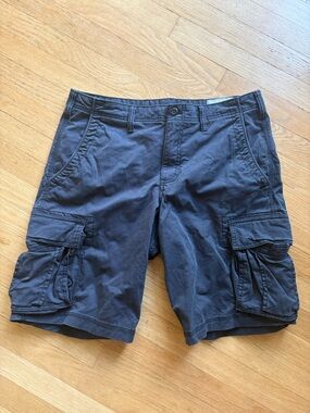 Men's GAP Cargo Shorts - size 33